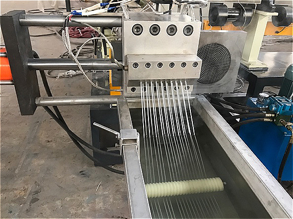 co-rotating twin screw for MFI control