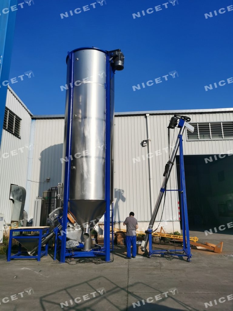 Large capacity vertical silo mixer machine