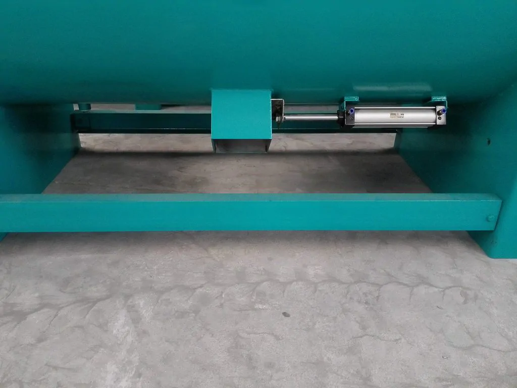 Horizontal mixers