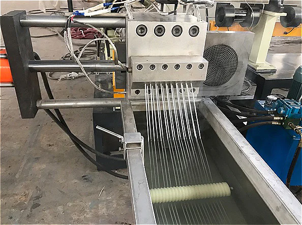 co-rotating twin screw for MFI control