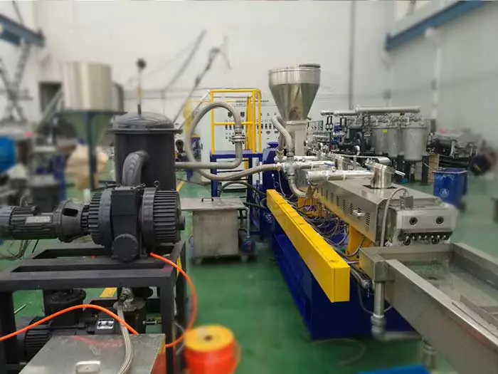 Twin-screw pelletizing line