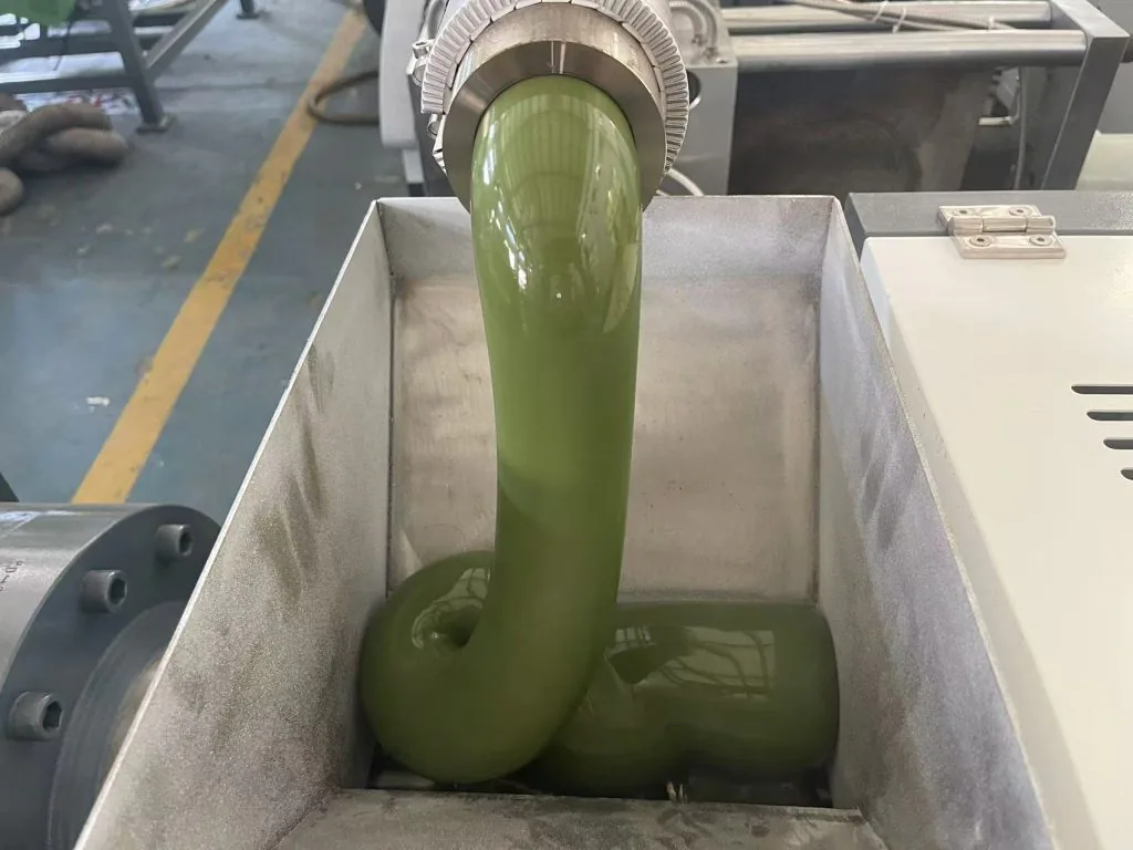 plastic melting and extrusion