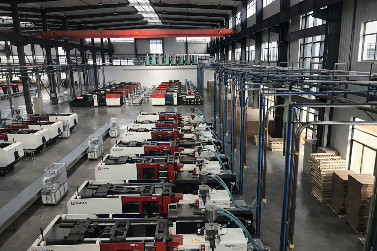 central feeding system for Injection Molding Workshops